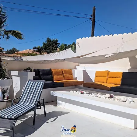 Vila Welcoming 3 Bedroom With Private Pool Lb10 *