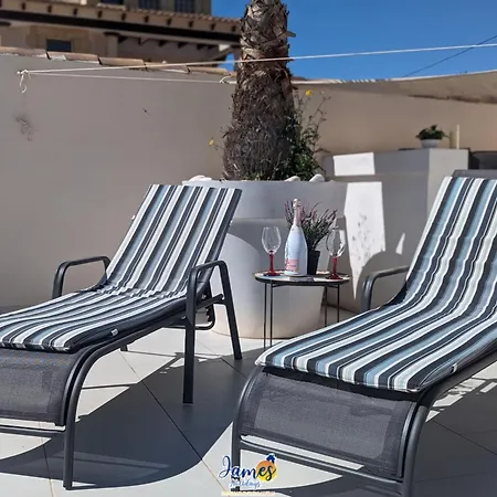 Welcoming 3 Bedroom With Private Pool Lb10