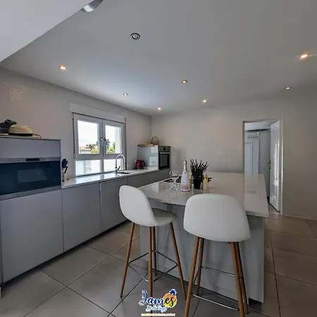 Welcoming 3 Bedroom With Private Pool Lb10 Вилла *