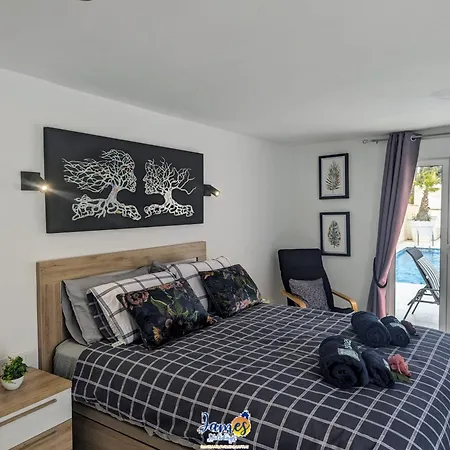 Welcoming 3 Bedroom With Private Pool Lb10 Торевьиа