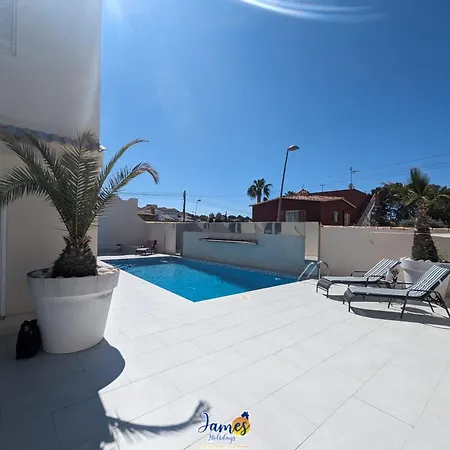 Welcoming 3 Bedroom With Private Pool Lb10 וילה טורבייחה