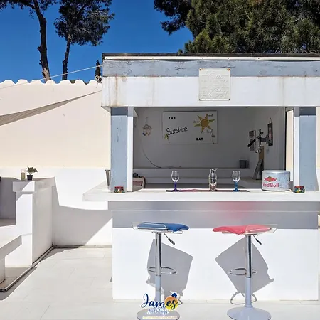 Welcoming 3 Bedroom With Private Pool Lb10 וילה