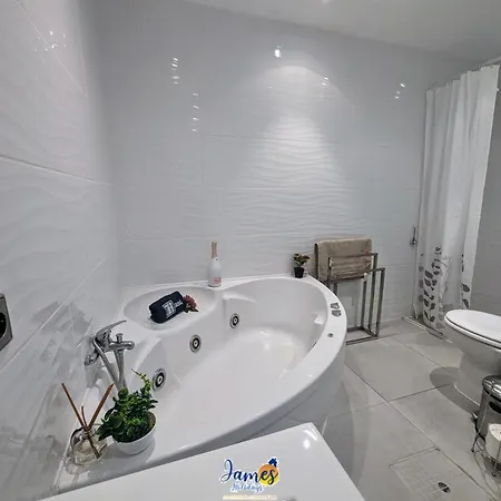 וילה Welcoming 3 Bedroom With Private Pool Lb10
