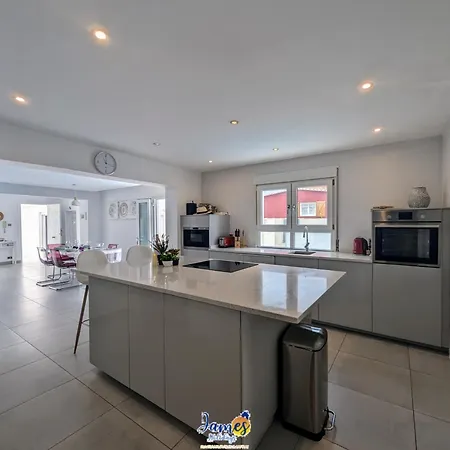 וילה Welcoming 3 Bedroom With Private Pool Lb10 *
